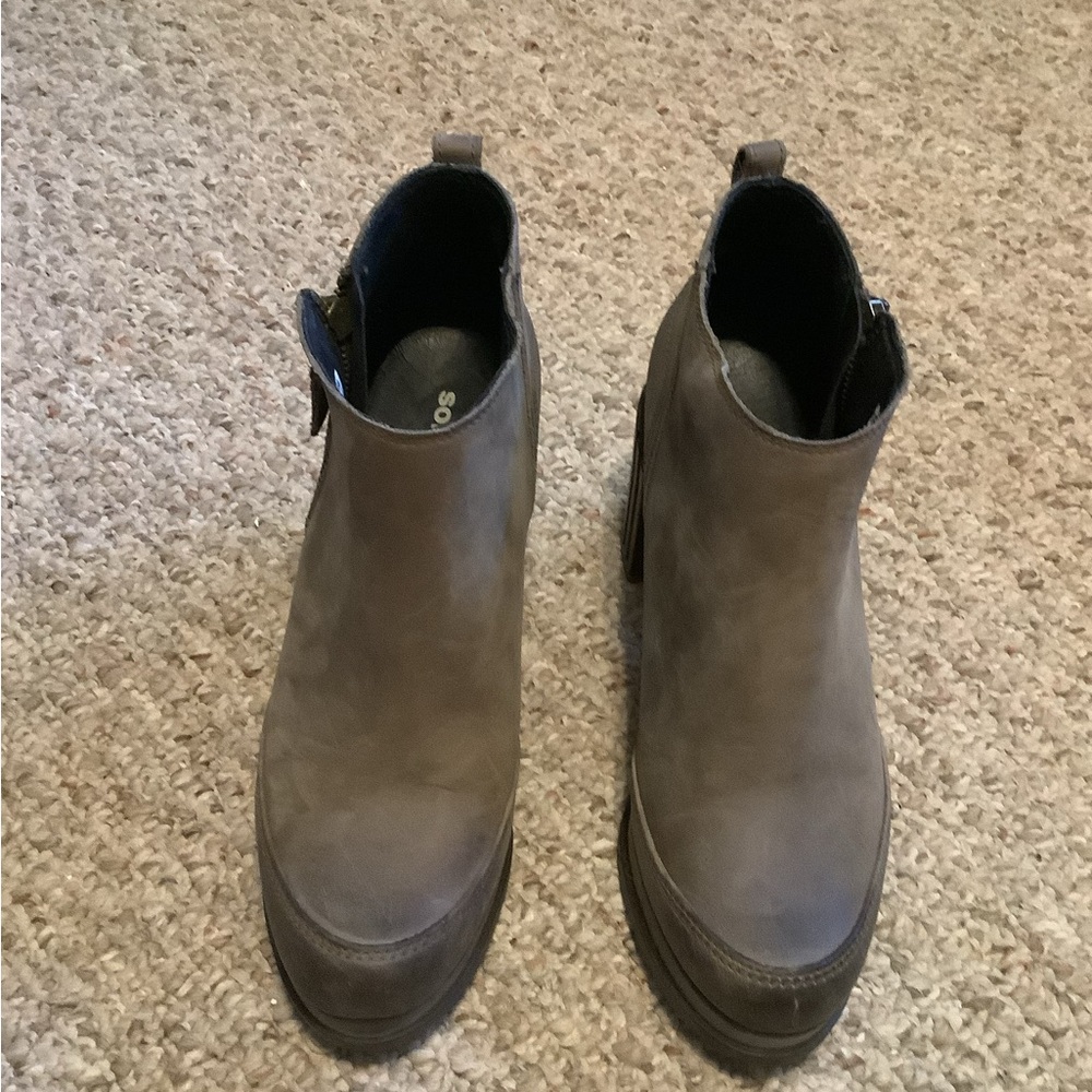 Sorel Women's olive Ankle Booties